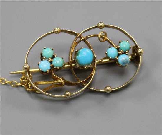A Victorian 15ct gold and turquoise brooch, 28mm.